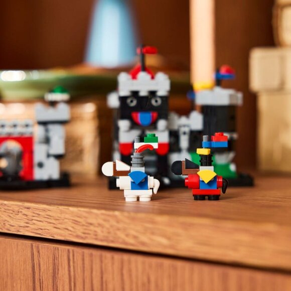 LEGO 40775 Mini Knight’s Castle Exclusive NIB New in Hand - Picture 10 of 15